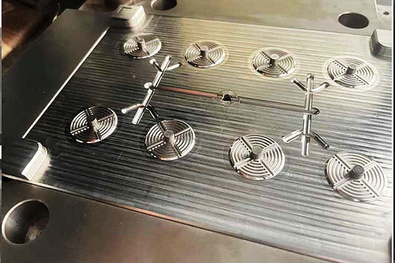 Conception de moule médical 3D/2D transparente et blanche pour les systèmes de moulage à chaud Moldmaster