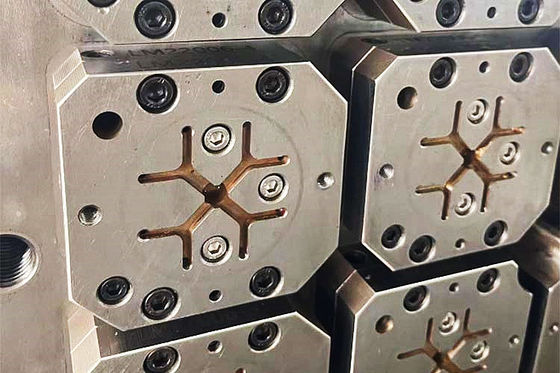 Conception de moules 2D de pièces médicales en silicone pour une production précise