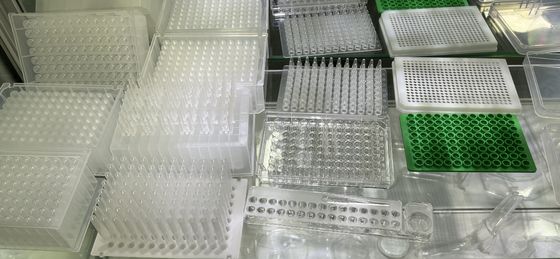 Un bon prix. Moulures à micropipette à plusieurs cavités en ligne