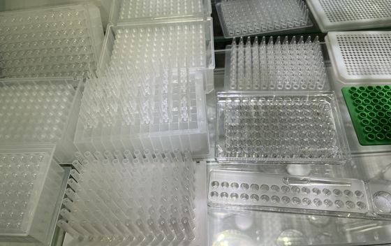 Un bon prix. Laboratoire Plastique gouttelette pipette moule à plusieurs cavités dispositif médical moulage par injection moulage par injection de plastique en ligne